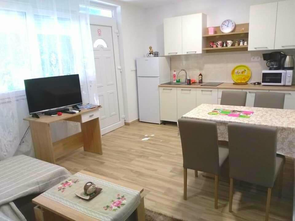 Apartment Ruzmarin - Seget Donji, Trogir