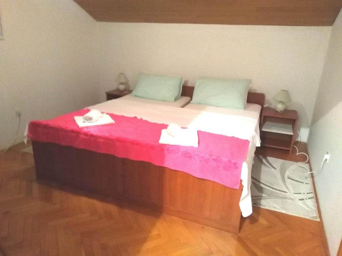 Apartment Ruzmarin - Seget Donji, Trogir