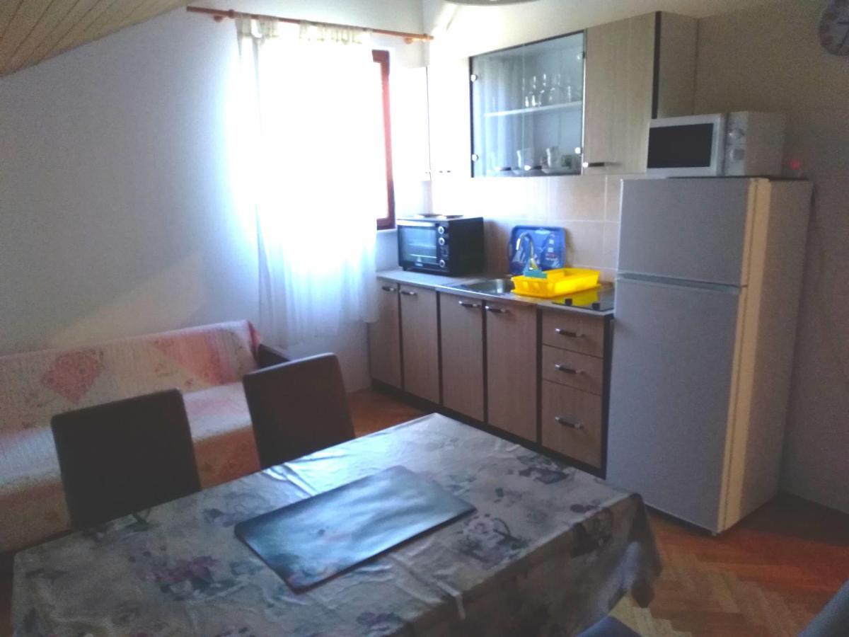 Apartment Ruzmarin - Seget Donji, Trogir