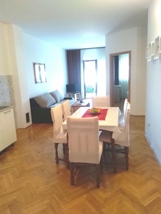 Apartment Ruzmarin - Seget Donji, Trogir