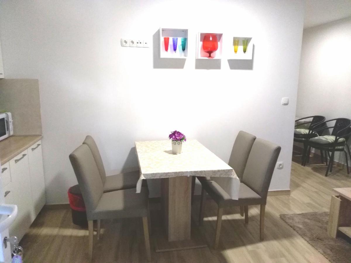 Apartment Ruzmarin - Seget Donji,